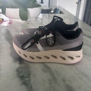 On cloud eclipse Running Athletic Shoes - Gray and Black